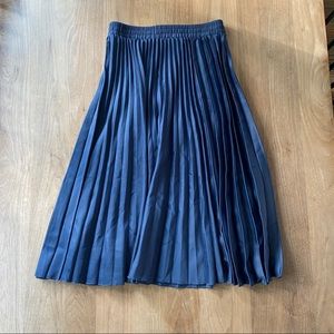 H&M pleated blue midi skirt